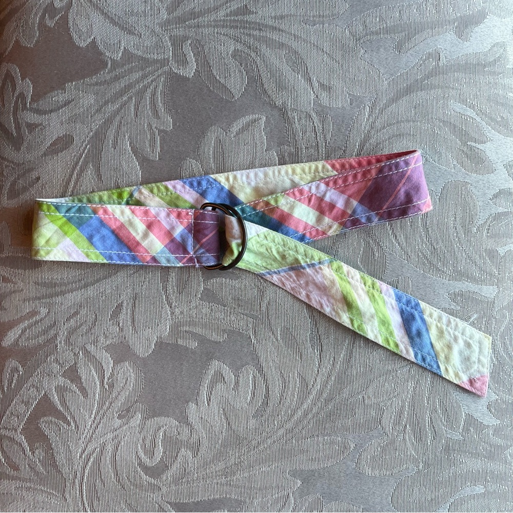 ✨ Free when bundled ✨ 🍬 Kids plaid belt 🍬 EUC!